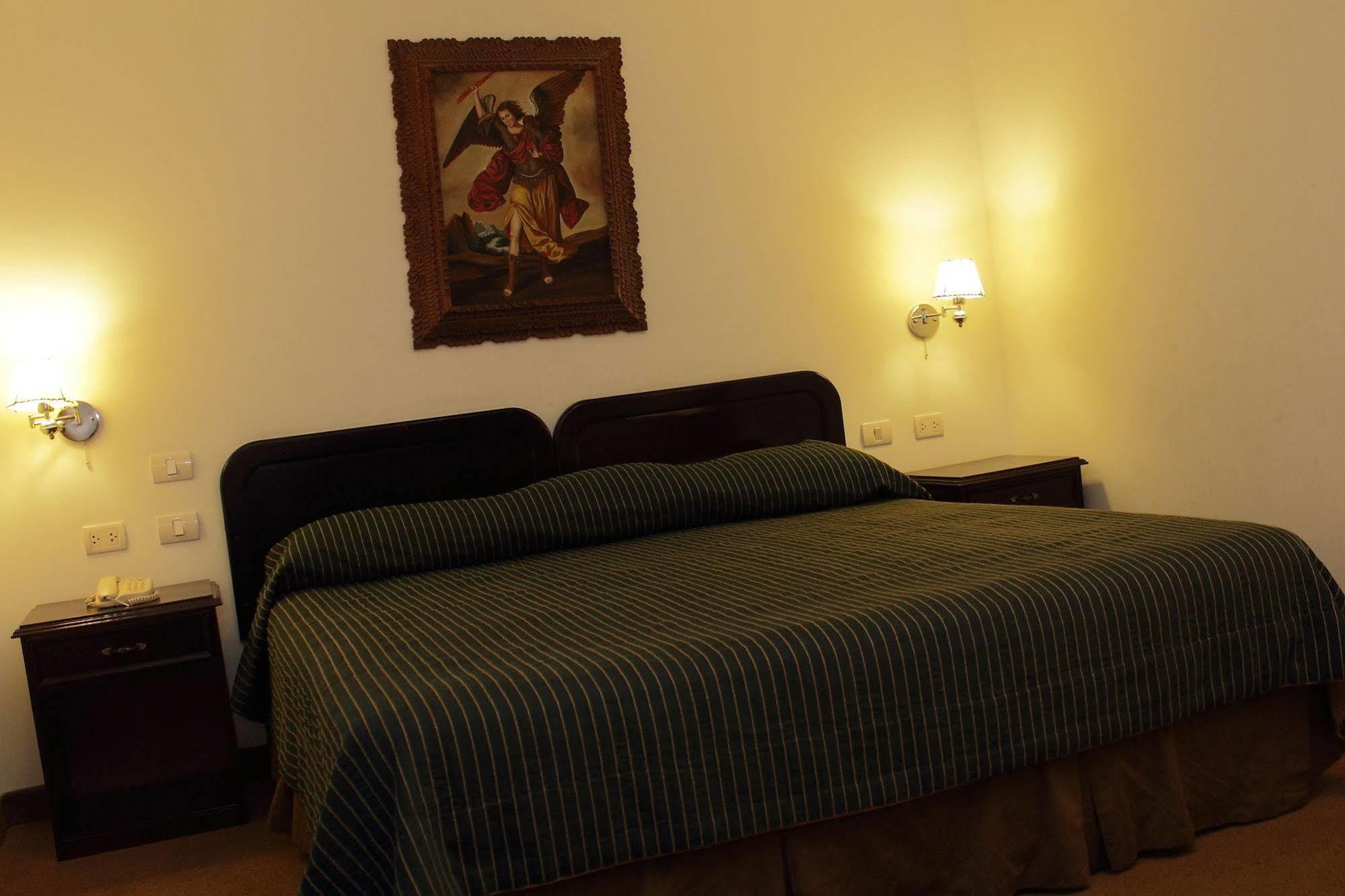 Venecia Hotel Carrion Trujillo Exterior photo